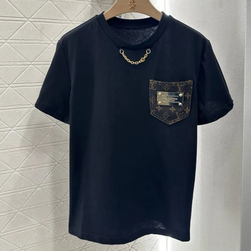 Chain Accent Pocket T-Shirt Modern Streetwear Fit