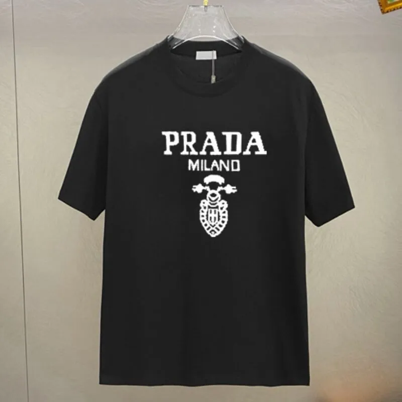 Classic Emblem Graphic T-Shirt Clean Everyday Street Fit