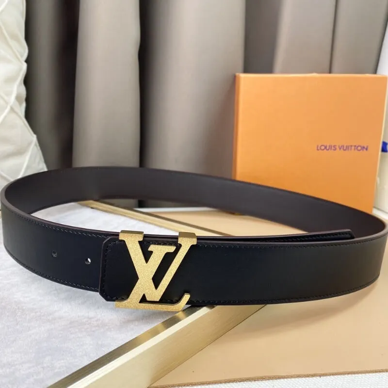 Classic Letter Buckle Leather Belt for Casual Looks