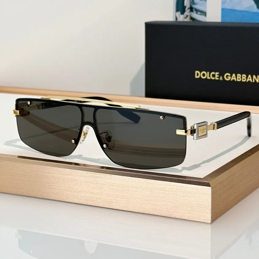 Designer Flat Top Logo Sunglasses fashion outfit for women