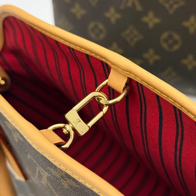 Designer Monogram Chain Handbag – Iconic Style with a Modern Twist