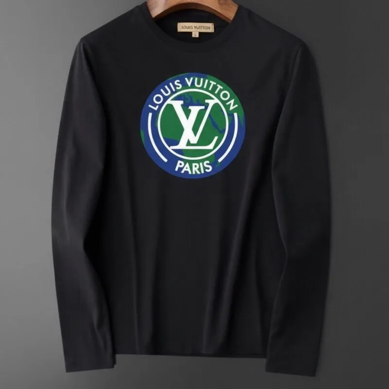 Global Crest Long Sleeve T-Shirt Modern Street Fit