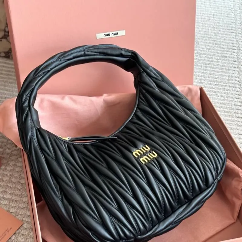 Luxury Designer Hobo Bag – Soft Silhouette, Effortless Chic