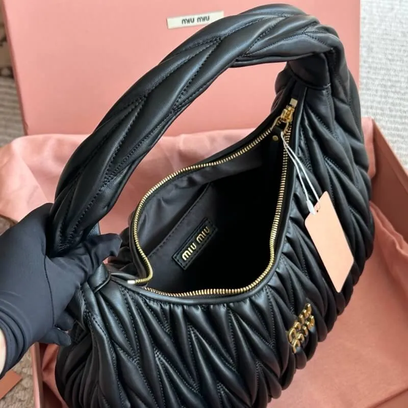 Luxury Designer Hobo Bag – Soft Silhouette, Effortless Chic