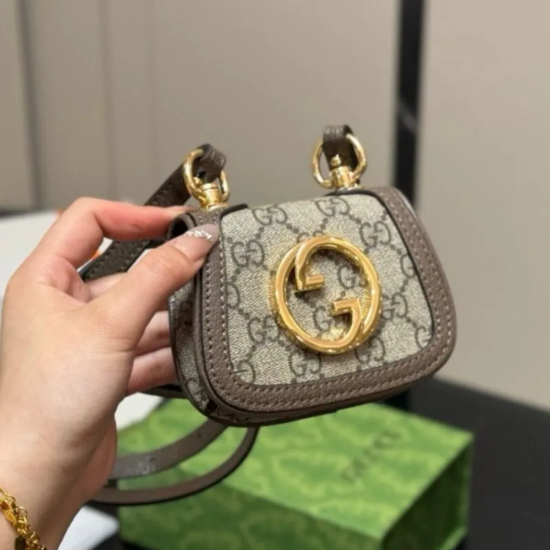 Mini Crossbody Wallet – Chic Designer Accessory