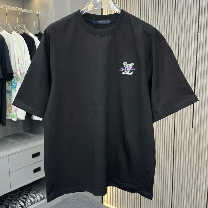 Minimal Script Chest Accent T-Shirt Relaxed Street Fit
