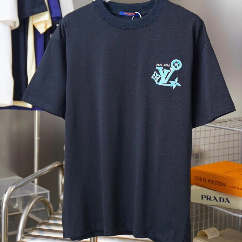 Modern Casual Street T-Shirt Highlighting Chest Script