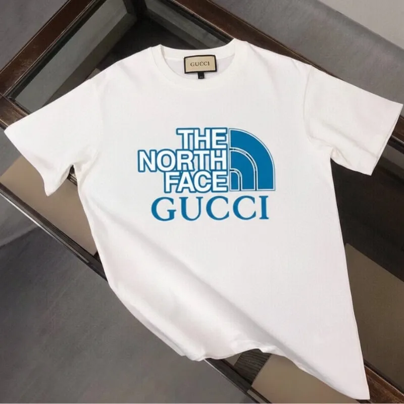 Peak Arc Logo Graphic T-Shirt Clean Modern Street Fit