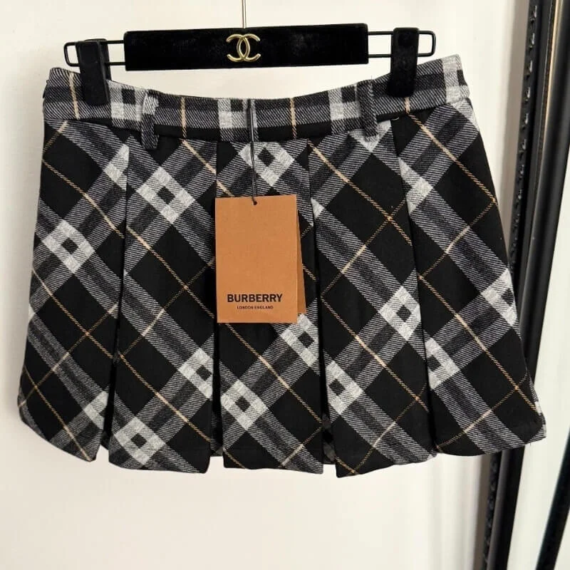 Women’s Tailored Pleated Mini Skirt